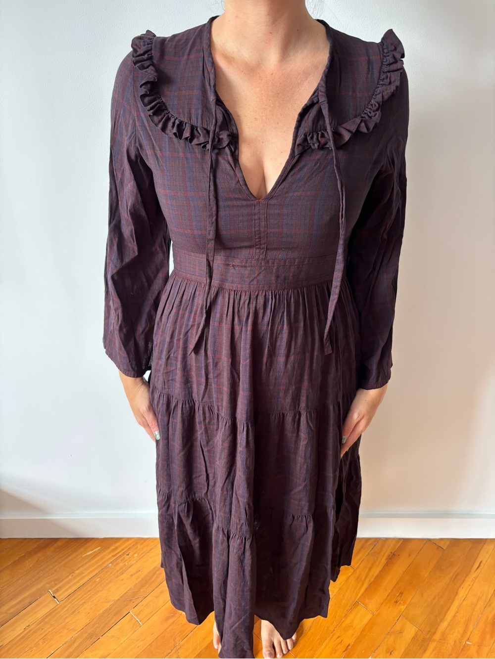 Doen Ruffled Collar V-Neck Long Sleeve Dress in Plum Plaid
